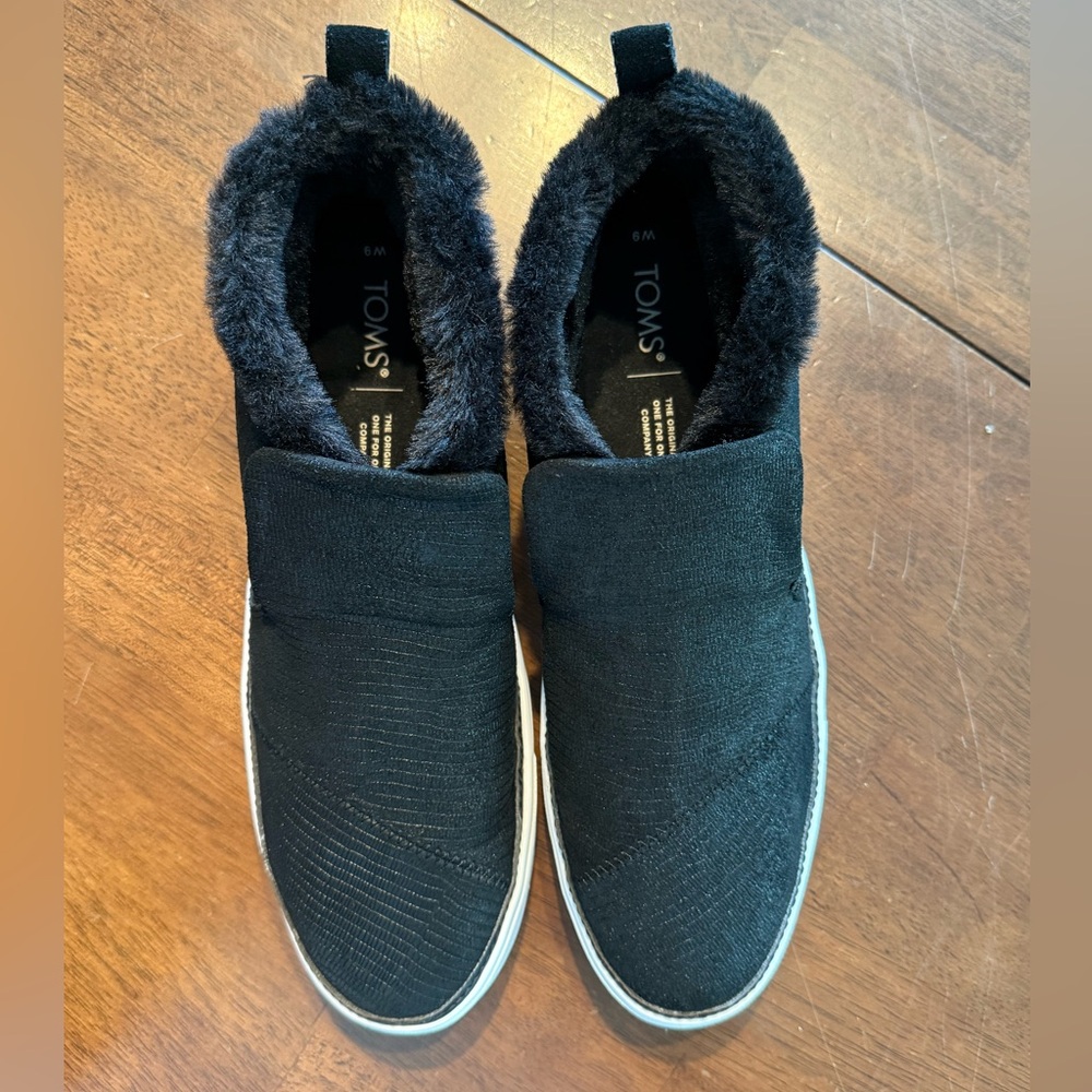 TOMS Women's Black Slip-On Shoes